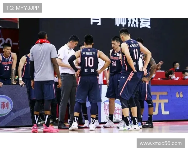 广州篮球队灵活性变革引发热议探索新战术与团队协作的未来发展